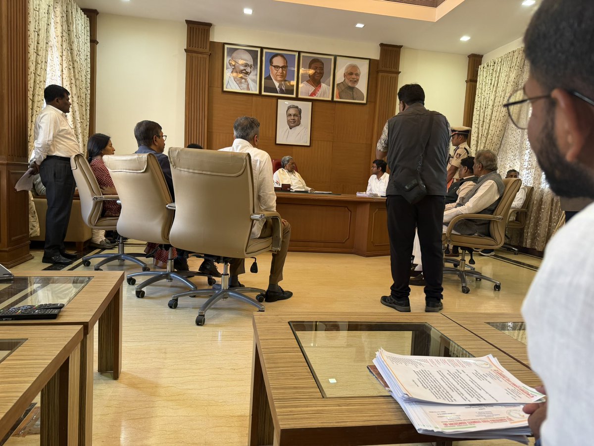 kanthakumarr's tweet photo. Pursuant to the Hon’ble High Court order under the hand of Hon’ble Justice Nagaprasanna Sir his concern to the students and for the betterment of employment crisis in the state enabled us to engage in a detailed and constructive deliberation with the Hon’ble Chief Minister of Karnataka for over an hour, addressing 25 critical issues related to recruitment, roster, and reservations impacting competitive aspirants. The response was reassuring, and we remain confident in his assurance.Lets await the outcome of this deliberation.

@eshwar_khandre @HKPatilINC @NCheluvarayaS @blsanthosh @BJP4Karnataka @INCKarnataka @publictvnews @AsianetNewsSN @prajavani @KannadaPrabha @shalinirajnish @BasanagoudaBJP @Dr_Yathindra_S @RLR_BTM @ashwaveganews @BasanagoudaBJP @PriyankKharge @DKShivakumar @tv9kannada @Sowmyareddyr  @KhMuniyappa @byrathi_suresh @sstangadagi @RahulGandhi @iShivanandpatil @MBPatil @dineshgrao @BZZameerAhmedK @krishnabgowda @laxmi_hebbalkar @dsudhakar2727 @DrParameshwara