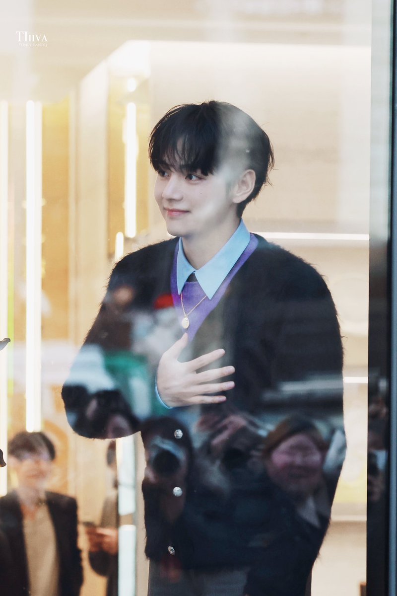 BTS_TIiiva's tweet image. 251217 태형이🐻 셀린느
#태형 #뷔 
#TAEHYUNG #V
#BTS #방탄소년단