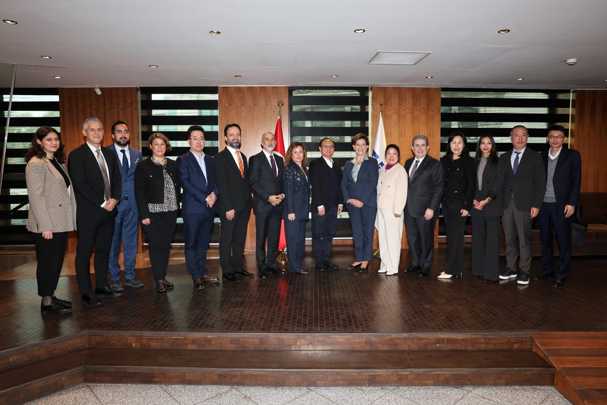 TÜSİAD ile Shenzhen Sanayi ve Ticaret Federasyonu iş birliği mutabakatı imzaladı.

11 Aralık Perşembe günü Shenzhen Sanayi ve Ticaret Federasyonu Başkan Yardımcısı Zhou Jianjun ve beraberindeki heyet, TÜSİAD’ı ziyaret etti. TÜSİAD Yönetim Kurulu Üyesi ve Dijital Türkiye Yuvarlak