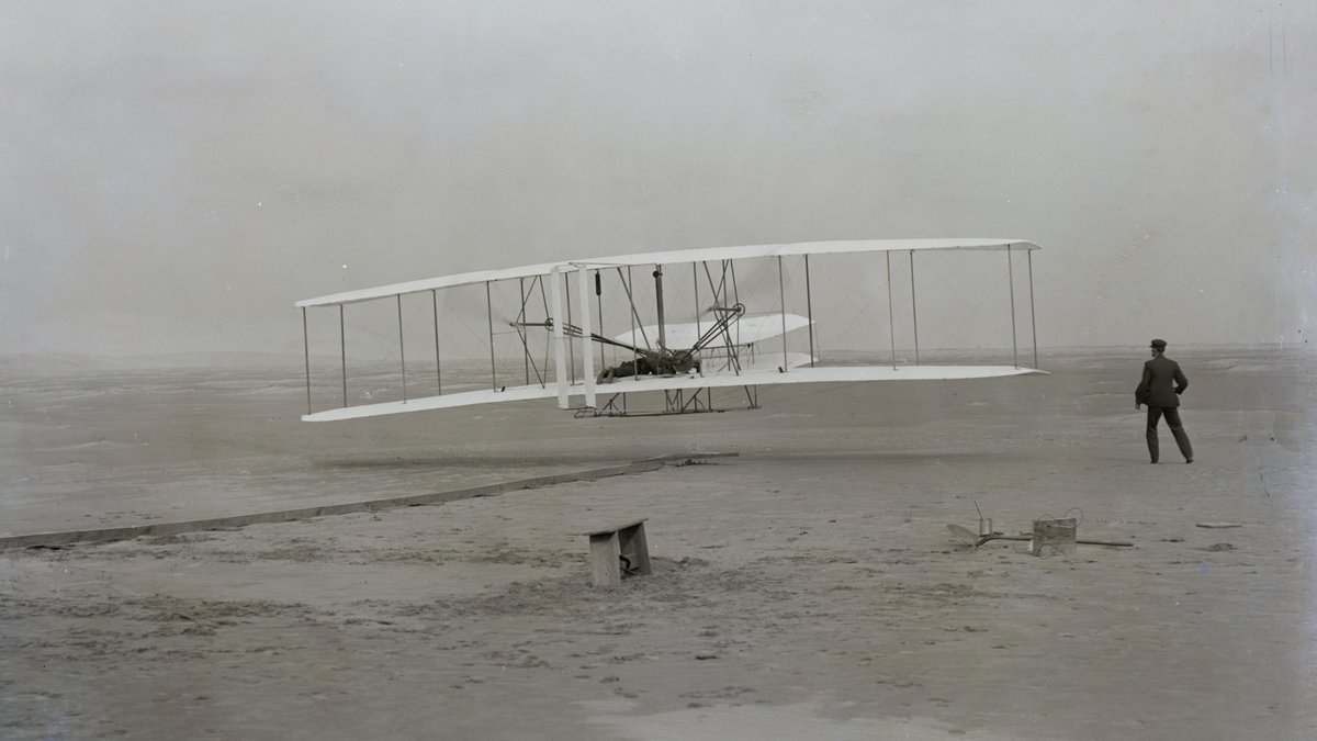 PeterisSkorovs's tweet image. #OnThisDay in 1903, the Wright brothers lifted off at Kill Devil Hills near Kitty Hawk and proved that controlled, powered, sustained flight was possible. Twelve seconds and roughly 120 feet later, the trajectory of modern technology had changed.
#OTD #AviationHistory