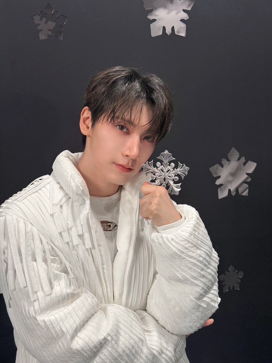 WayV_official's tweet image. ‧ ‧*❆ ₊⋆🐈‍⬛

#TEN
#WayV #威神V #白色定格
#WayV_EternalWhite
