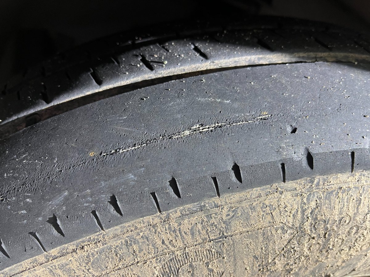 DVSAEnforcement's tweet image. Lessons Learnt #NorthWales⬇️

💥3500kg max permitted mass Iveco tipping the scales at 4️⃣7️⃣5️⃣0️⃣kg = 35.71% overloaded
💥Tyre tread worn beyond legal limit
💥Minor cut in tyre with cords exposed

Prohibition issued✅
Referred to court ✅

#DVSA #Overweight #CordsExposed