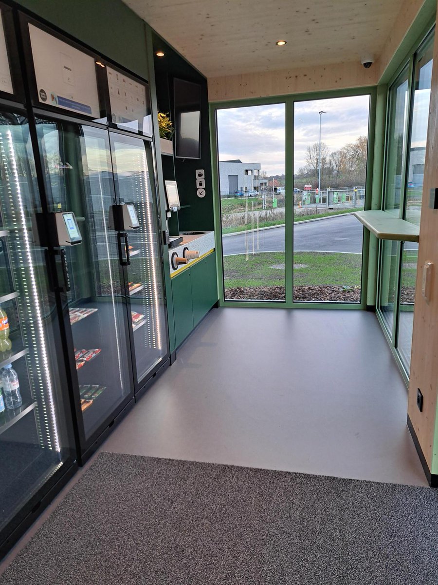 Belgium keeps rolling ⚡ Our 2nd #bkWorld location is now open in Zonnebeke with #Fastned. Kick back in the lounge (seats, snacks, great coffee) while you charge fast: 4×400 kW CCS + 2×CHAdeMO. See you there! 

📍Kortekeerstraat, BE-8980