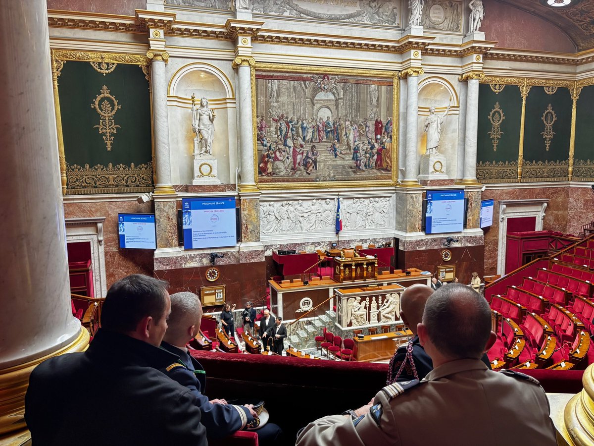 ZDS_Paris's tweet photo. #DMD77 
Visite de l’assemblée nationale au profit d’une vingtaine de correspondants défense du département.
 
La délégation a été ensuite accueillie par le président de la commission de défense et des forces armées, M. Jean-Michel Jacques, et M. Thiériot député de Seine et Marne https://t.co/oItKdV0QLX