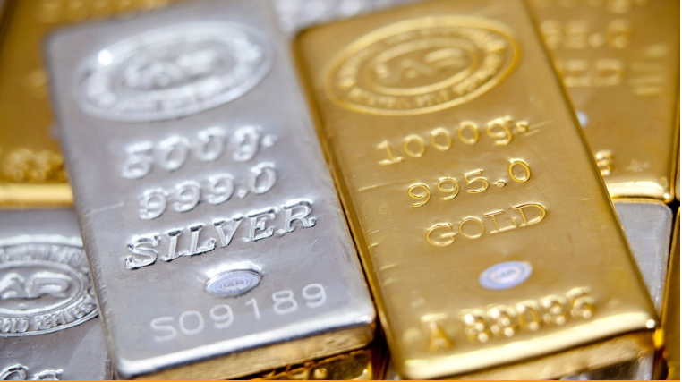 الفضة فوق 65 دولارا للمرة الأولى والذهب يصعد 