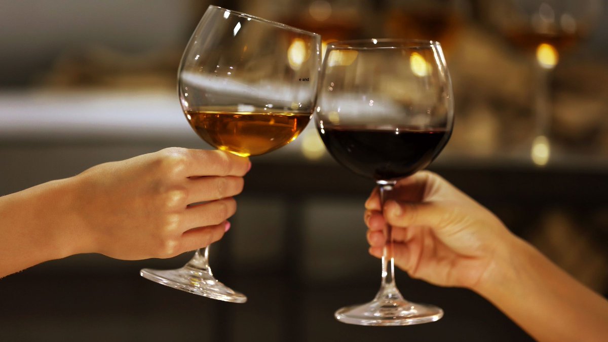 Confused at the wine shop? Here's the cheat code:

Europe → Choose by region (Bordeaux, Rioja, Tuscany)
Southern Hemisphere → Choose by grape (Shiraz, Malbec, Sauvignon Blanc)

Why? Terroir vs. varietal tradition.

But remember: fine wine always breaks the rules.

#WineTips