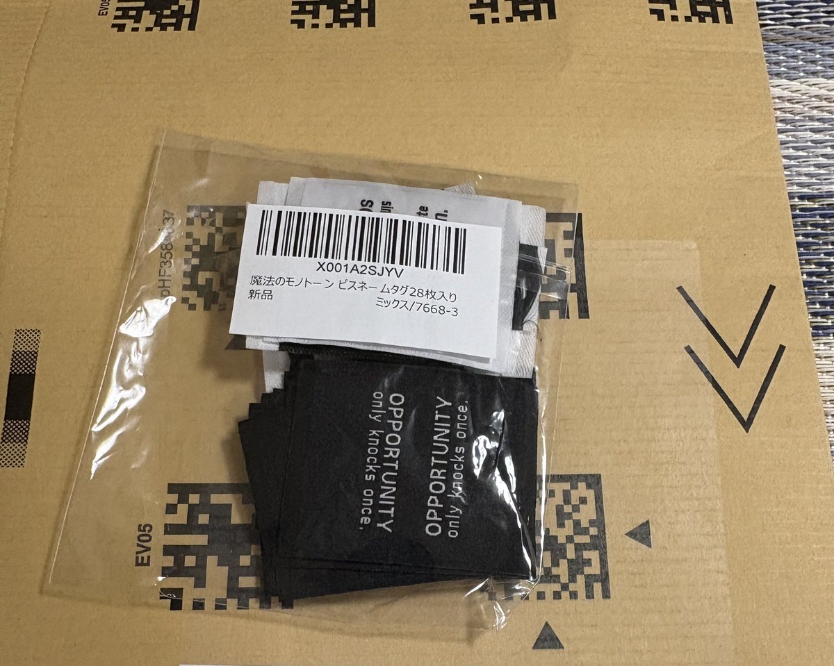 420ken1's tweet photo. 自転車の部品を注文したのに、こんな物が届いた…服のタグ
速攻でカスタマーサービスに電話した！
どうやったら、こんな間違えするの？🤷‍♂️
 #Amazon https://t.co/l7gwmsm3CL