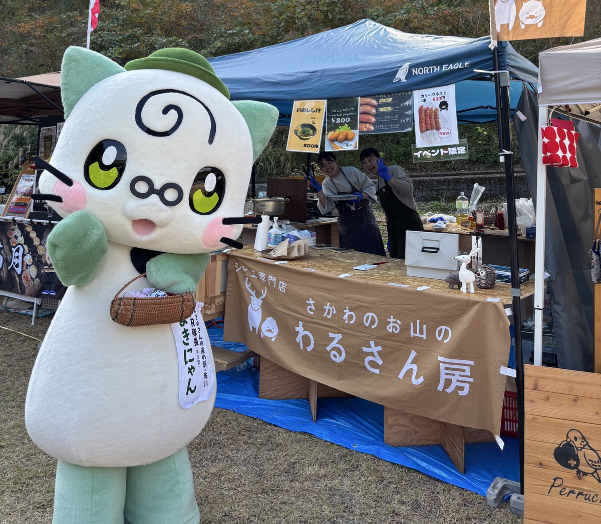 k12マーチ、にゃんさん専用為購入出来ません ボディが長い日産マーチ!? レアな『マーチボックス』が装着する