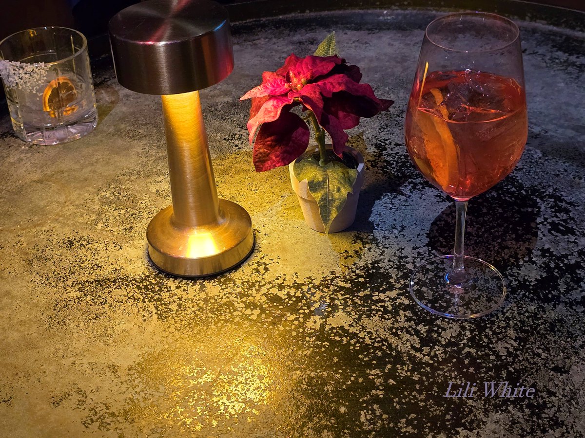 Christmas and Cocktails 

#photography #cocktails #Varda