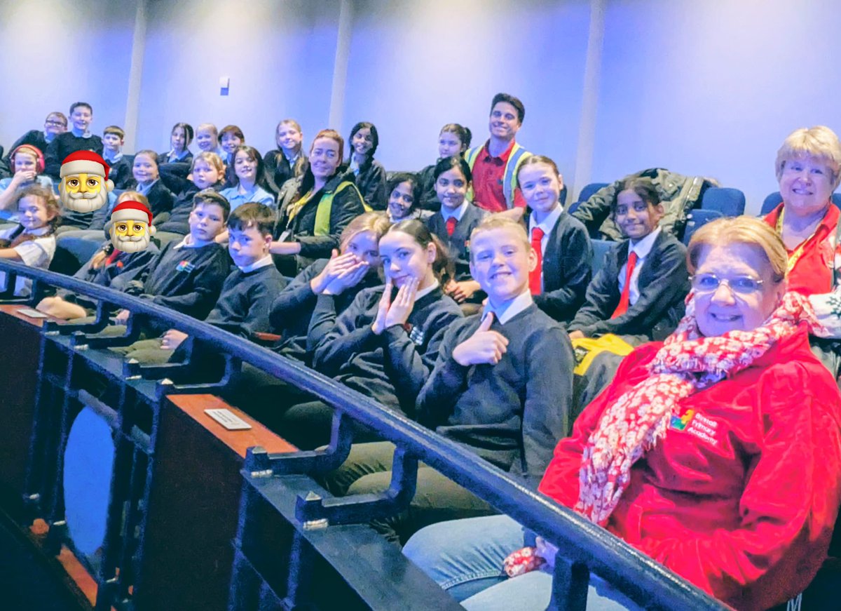 BirstallAcad13's tweet image. #TeamBirstall has arrived at @theLBT 🎭✨ We’re ready and waiting for the curtain to rise on this year’s performance of Beauty and the Beast. Oh yes we are! 🌹 #PantomimeMagic #FestiveFun