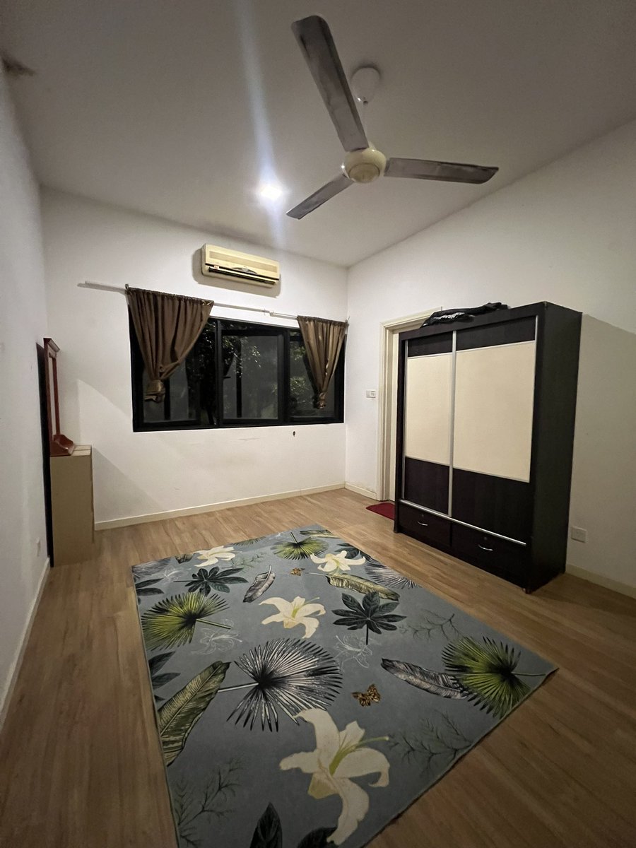 kechique_'s tweet photo. aku ade satu bilik kosong nk disewakan,rumah aku lengkap cuma bilik jela xde katil,rumah landed,di shah alam,sesiapa tengah mencari bilik sewa boleh rojer
( lelaki sahaja ) https://t.co/L3ocjZBjRa