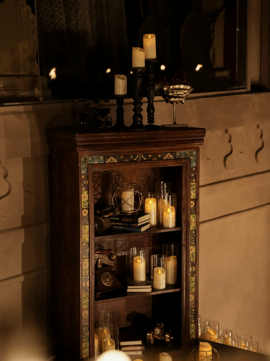 TheDecorShot's tweet photo. A celebration of class and charisma, this Godfather-inspired reception radiates vintage opulence, moody elegance, and sheer decor brilliance. A perfect harmony of art, style, and soulful ambience. 🍷 https://t.co/8SZPtfMEGQ