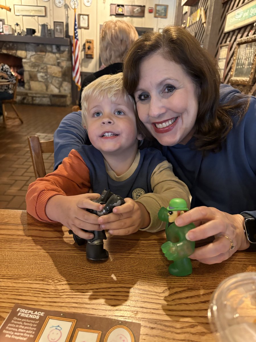 Larry Knight tweet media