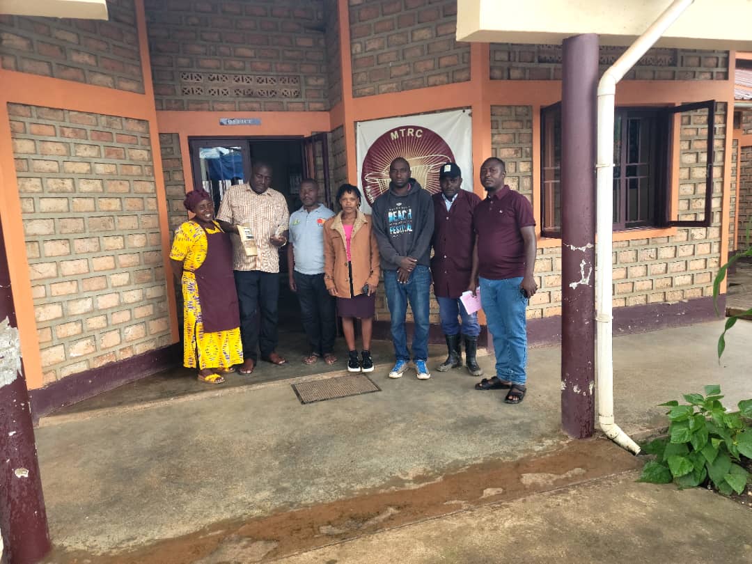 MTRCuganda's tweet photo. Honored to host AAIN CEO Prof. Alex Ariho at MTRC. He toured our training facilities, spawn lab, composting unit, solar driers, accommodation and grow rooms. Impressed by our community impact and readiness as one of the 25 SIYEP anchor incubators. https://t.co/huQD5vAZQR