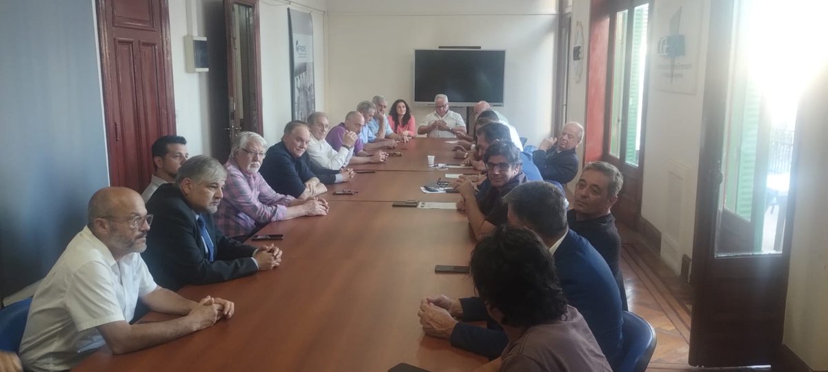cgera_moron's tweet photo. Cerramos el año en Cgera Nacional, junto a empresarios y cámaras de todo el país 

Un año muy difícil para el que produce, que nos encontró unidos, defendiendo el trabajo y la industria nacional

Agradecemos a todos por el acompañamiento y la participación

#CgeraMoron
#Cgera https://t.co/NurGyJkogR