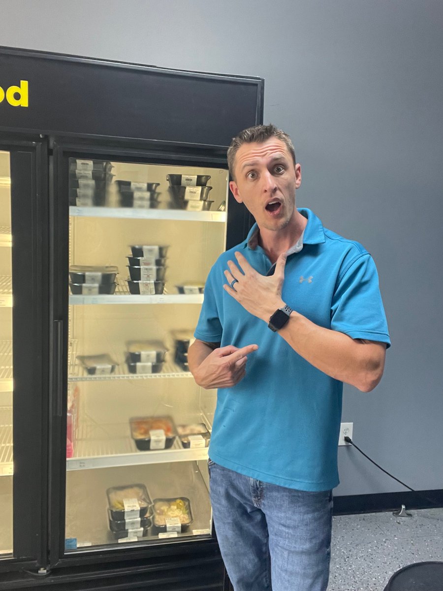 FitMealsPrep's tweet photo. We know life can get busy! Let us take care of your meals so you have one less thing to worry about. Just a minute to place your order today means a week of hassle-free, delicious meals! 

Don't miss today's order deadline at 11:59 pm.
Order here: https://t.co/j7ICQ6TEGF   👈 https://t.co/BjvriFTeYp