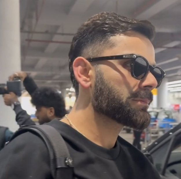 PinSports29296's tweet photo. Virat Kohli returns to Mumbai from Vrindavan. https://t.co/xg0zs56Mjb