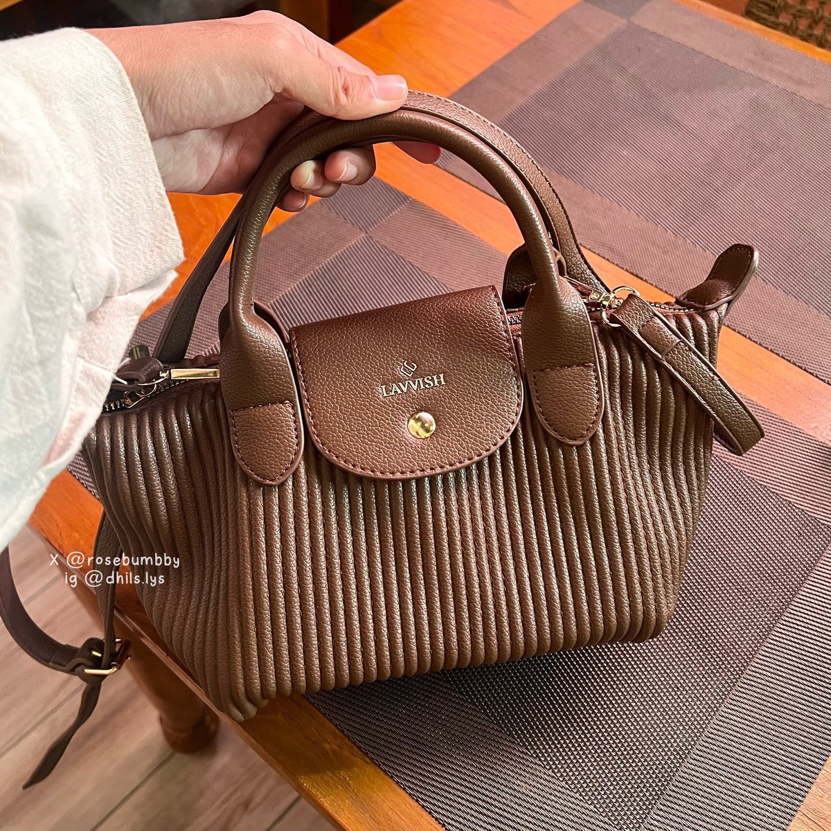 rosebumbby's tweet photo. durable bag, fits a lot, but your budget is under 200k. WORTH IT! 👀 https://t.co/yrDpkrN9ZV