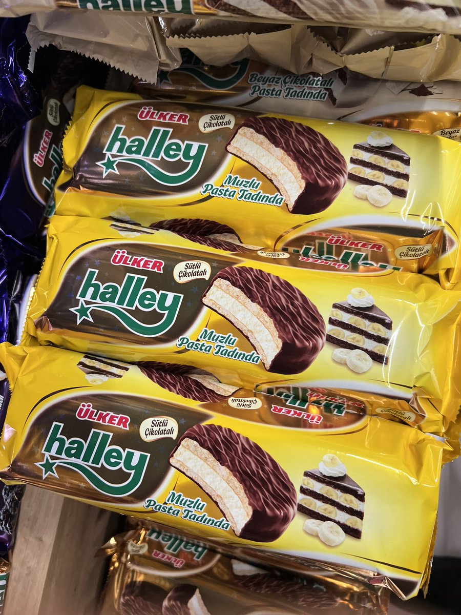 balina_avcisi's tweet photo. Murat Bey, sizin ürettiğiniz bir sürü muzlu ürün var; neden onlardan cebinize koymuyorsunuz?

​Mesela Halley Muzlu Pasta koyabilirsiniz. 

Yoksa Halley Muzlu Pasta'da %0,1, yani binde 1 oranında muz tozu olduğu için mi cebinize koymuyorsunuz? https://t.co/qwoNMvRV22