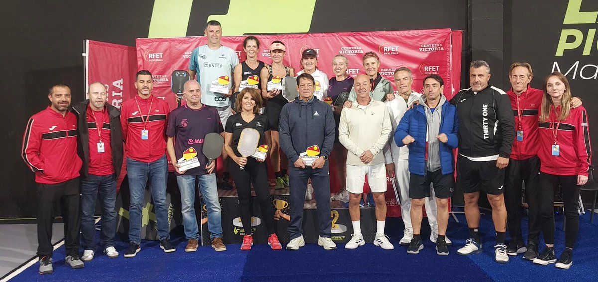 Campeones de la primera Pickle Super Cup disputada en Madrid
El torneo se disputó en el Club La Fuente Pickleball Hub

industriadeltenis.com/campeones-de-l…