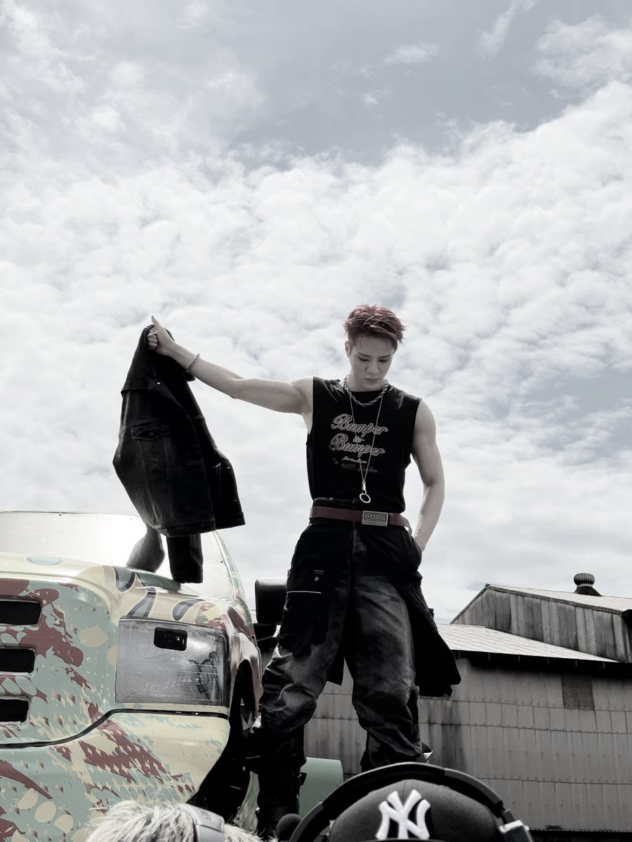 Twildight's tweet image. Get in, I’ll drive, and you chill.