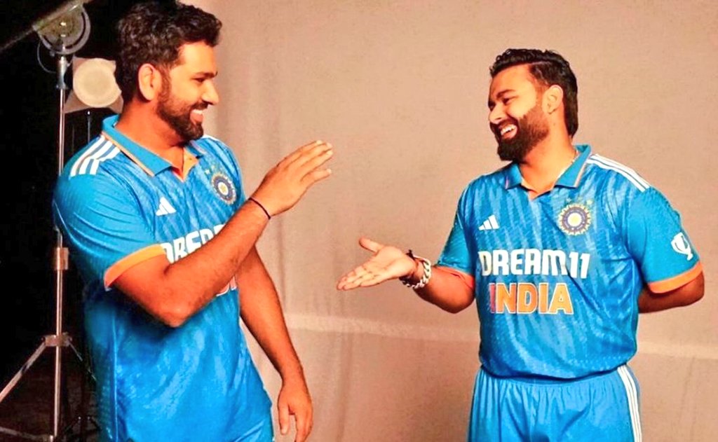 chiragkhetan1's tweet photo. Old picture of #RohitSharma and #RishabhPant from advertisement.
#INDvsSA #RSAvsIND https://t.co/6GEFbupfgc