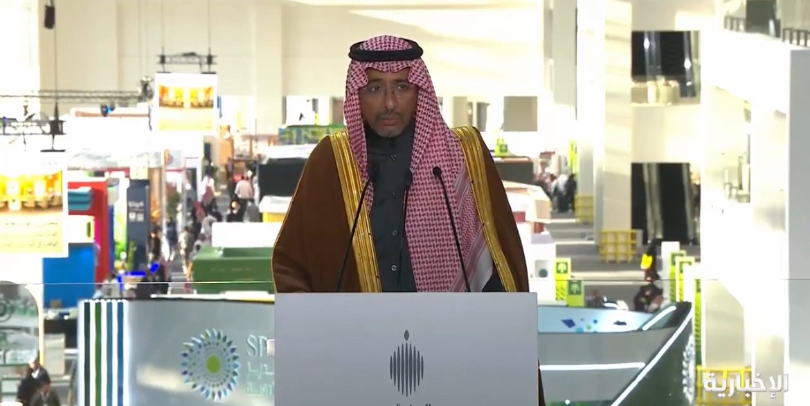 وزير الصناعة بندر الخريف: - أبارك للقطاع الصناعي قرار إلغاء المقابل المالي المقرر على العمالة الوافدة في المنشآت الصناعية المرخّصة - ارتفاع عدد المنشآت الصناعية إلى أكثر من 12 ألف منشأة في عام 2024 