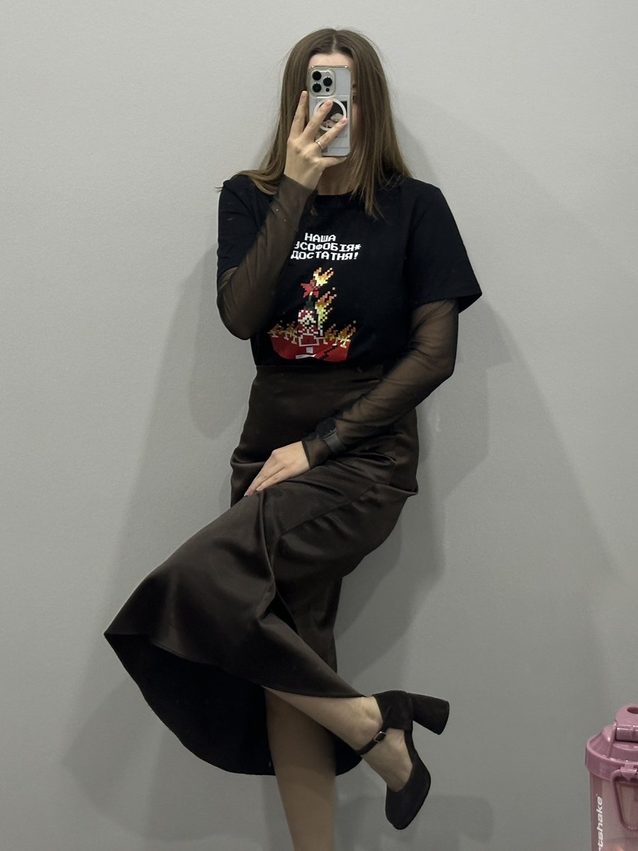 ‼️‼️‼️ТЕРМІНОВЕ ОПИТУВАННЯ!‼️‼️‼️

Такий лук на новорічний корпоратив
Плюси/мінуси/підводні камені?