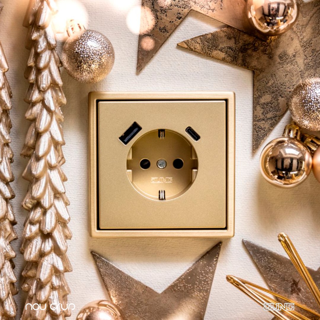 Cuando el entorno pide elegancia, el latón clásico es esencial.

La toma LS 990 con USB de <a href="/Jung_Iberica/">Jung Ibérica</a>  combina diseño y funcionalidad en un acabado pensado para destacar.

🔗cutt.ly/ctamtDlV

#JUNG #LS990 #DiseñoDeInteriores #Arquitectura