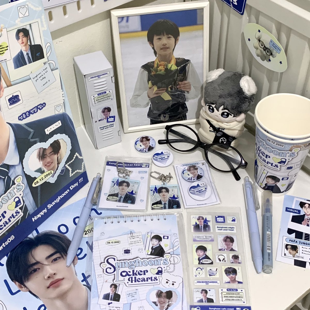 HeartInLocker's tweet image. 𝟐𝟎𝟐𝟓 𝐬𝐮𝐧𝐠𝐡𝐨𝐨𝐧 𝐛𝐢𝐫𝐭𝐡𝐝𝐚𝐲 𝐤𝐢𝐭
sunghoon locker 𝓗earts (online kit) ❤︎.ᐟ

♡ pre - order : 17.12 - 23.12.2025
♡ price : Rp. 35.000 - 60.000

💬 grab your kit #LockerHearts08

🛋️ bit.ly/LockerHearts

#성훈 #SUNGHOON