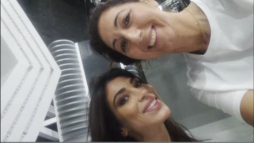 Valepad85's tweet image. Loro si sono date un pezzo di ❤️
#Rashmer #Donatella