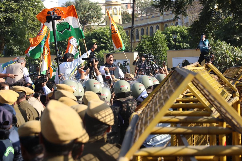 GovindDotasra's tweet image. नेशनल हेराल्ड मामले में अदालत के फ़ैसले ने साफ कर दिया है कि यह पूरा प्रकरण मोदी सरकार की बदले की राजनीति और झूठे आरोपों का षड्यंत्र था। 

16 दिसंबर को आए कोर्ट के निर्णय ने कांग्रेस के नेताओं, CPP चेयरपर्सन श्रीमती सोनिया गांधी जी और नेता विपक्ष @RahulGandhi जी को बदनाम करने की…