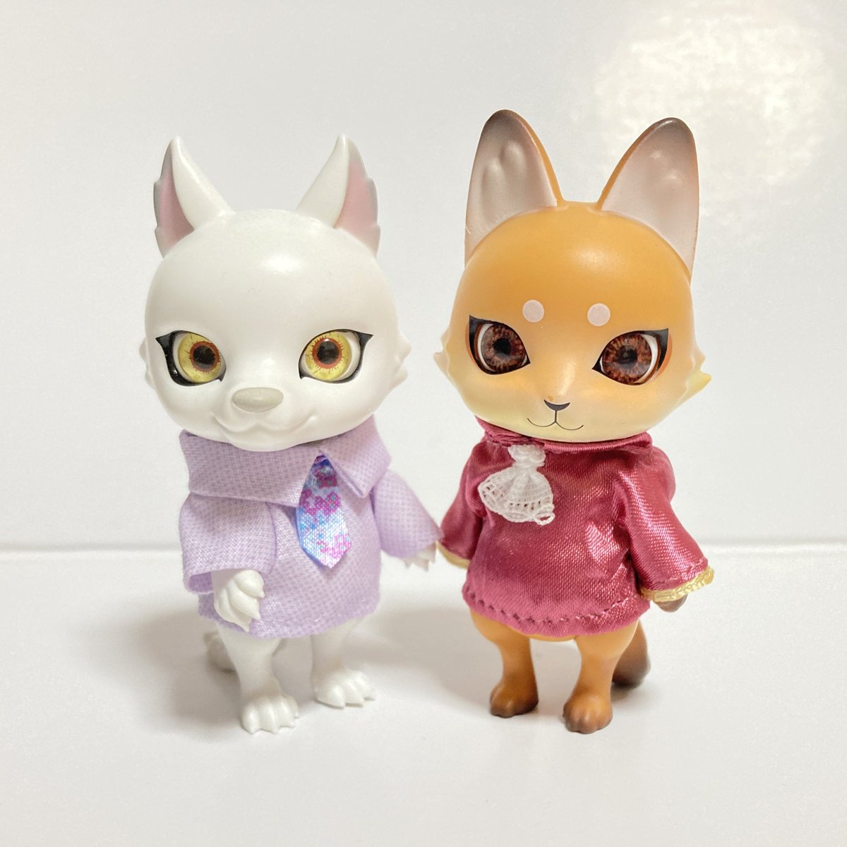 カプセルドールの狐さんと狼さん。 前に黒と青のアイを入れたのだけど