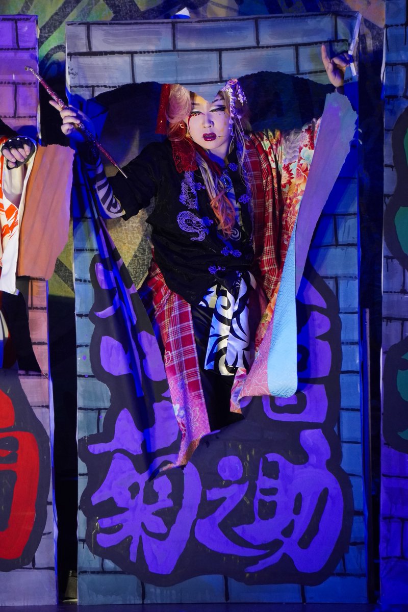 07yrueyio_o's tweet photo. ロック白波
弁天小僧菊之助　#龍魔裟斗 副座長
このお支度がツボすぎて頭から離れない〜…！
2枚目の写真は蹴破りの形がたまたま♡っぽくなってて！魔裟斗さまがおっきいハートの中にいるみたいで可愛くてお気に入りです☺️ https://t.co/AxnHxWEpWw