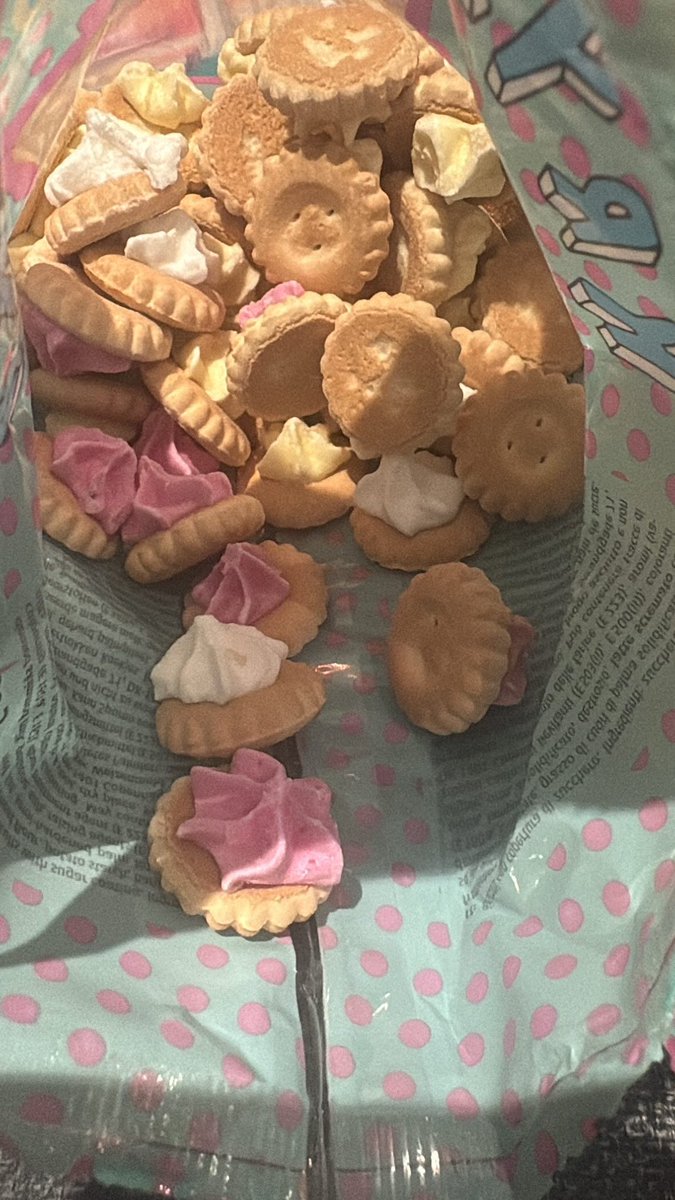 Ginger Hunter tweet media