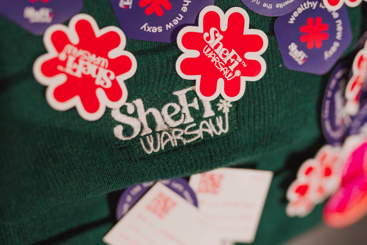 SheFi_Warsaw's tweet photo. High-quality merch makes any event special💅

Our partners @Uniqly_io have made the @shefiorg Christmas edition both stylish and warm❤️

This winter, you’ll definitely spot our amazing guests on the streets of Warsaw wearing branded green beanies! https://t.co/Cp9n4dFd2s