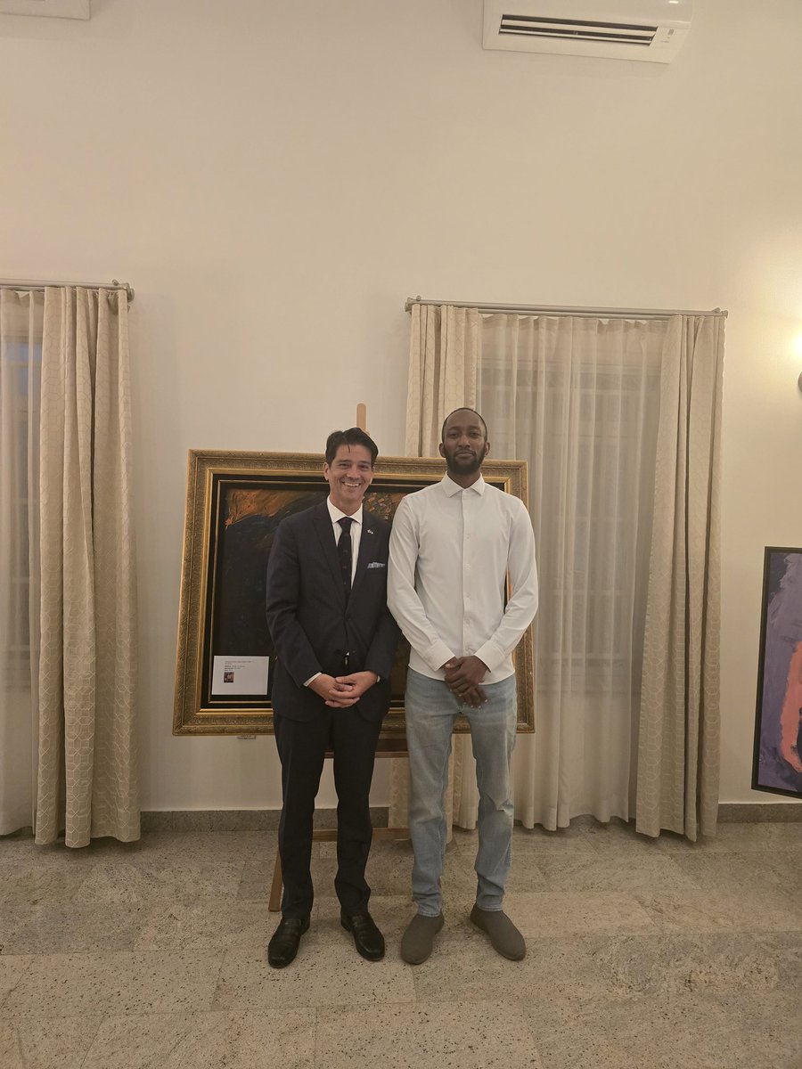 Impresionante exposición de arte, en la residencia del Alto Comisionado de Canadá.
También Bros Efe finalmente encontr