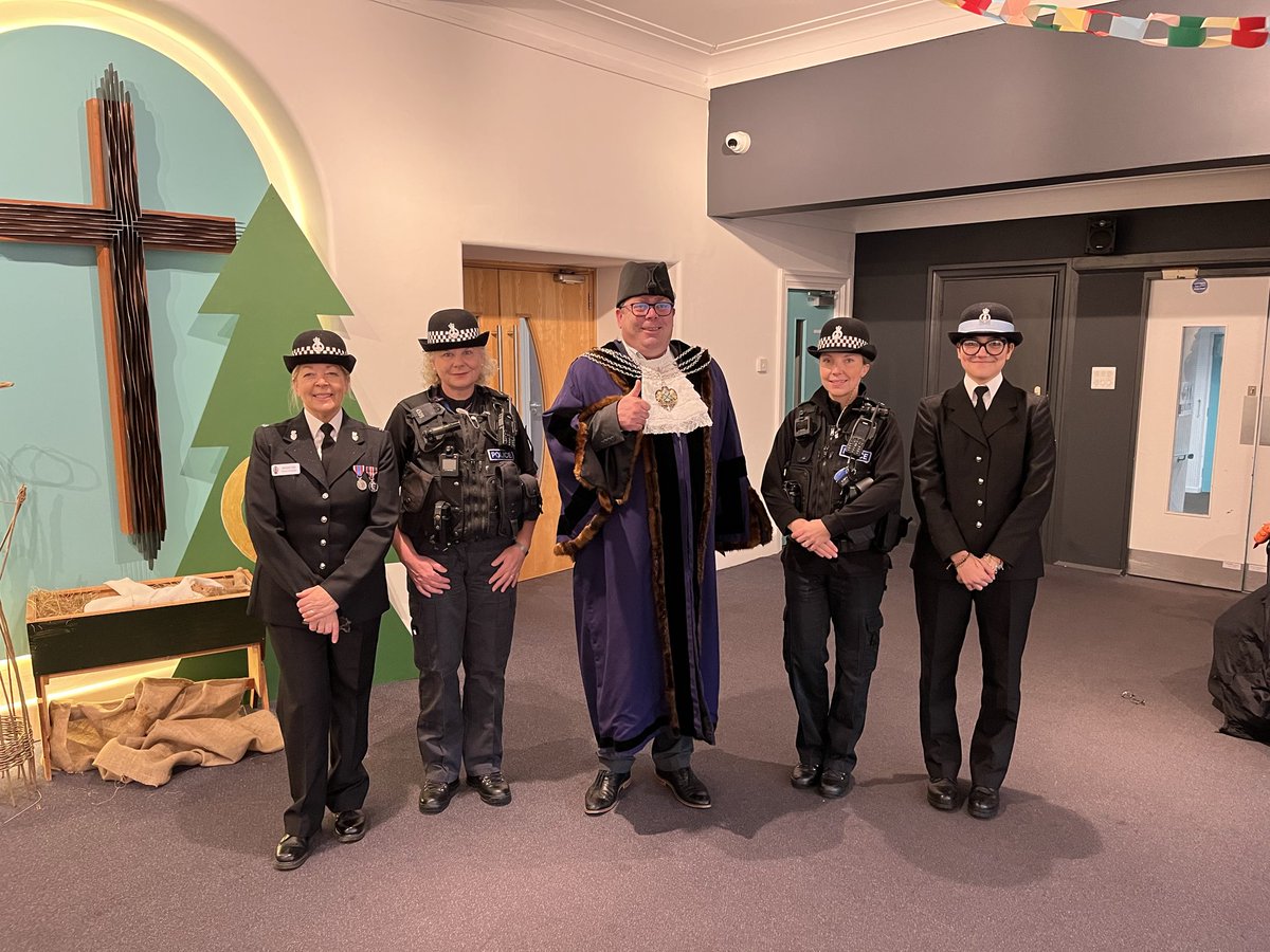 PlymouthVPC's tweet photo. Music and community! ๐ต Great to see our Plymouth cadets helping out at today's Legacy Choir concert with local schools. Highlights included meeting the Deputy Lord Mayor and PD Bravo! ๐โจ
#PlymouthCadets #DevonAndCornwallPolice #YouthEngagement https://t.co/eLTzGh4Jz4