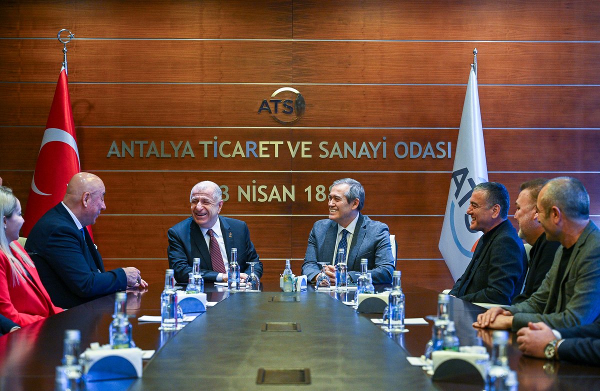 Yönetim Kurulu Başkanımız Yusuf Hacısüleyman, Zafer Partisi Genel Başkanı Prof. Dr. Ümit Özdağ ile bir araya geldi. Görüşmeye, Zafer Partisi Teşkilatlardan Sorumlu Genel Başkan Yardımcısı Musa Ertugan, Teşkilat Başkan Yardımcısı Hüseyin Ergen, Antalya İl Yönetimi Teşkilat Başkanı