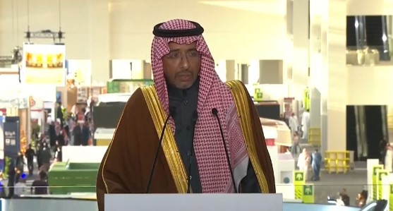 عاجل | وزير الصناعة السعودي بندر الخريف خلال المؤتمر الصحفي الحكومي: - مساهمة القطاع الصناعي في الناتج المحلي زادت بـ180 مليار ريال لتصل إلى 500 مليار - استطعنا الوصول إلى 150 دولة من خلال مجموعة من الاتفاقات بـ 5 مليارات ريال لبيوت التصدير - إدراج 1555 منتج في القائمة الإلزامية أسهمت في دفع المشتريات الحكومية للقطاع الصناعي - لجنة معوقات الصادرات تنظر إلى أي عوائق تمنع وصول المنتجات السعودية إلى دول العالم وتتعامل معها - 217 مليار ريال حجم صادرات القطاع الخاص في 2024. mr_a_alrougui 