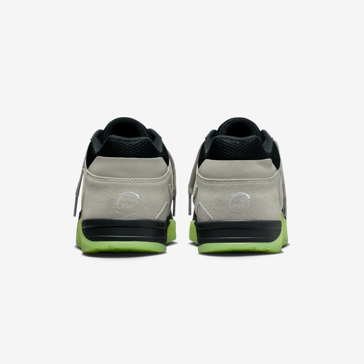 SNKR_TWITR tweet media