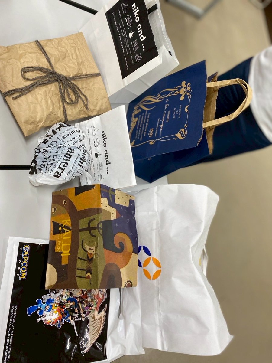 【イベント】
本日は忘年会兼クリスマス会兼松ヶ崎祭お疲れ様でした会(？？？？)を行いました！

みんなでわちゃわちゃ楽しい3時間を過ごしました！

私達 きっと、flyers は定期的にイベントも開催し、メンバーの仲を深めています！

少しでも気になった方は是非DMくださいね〜