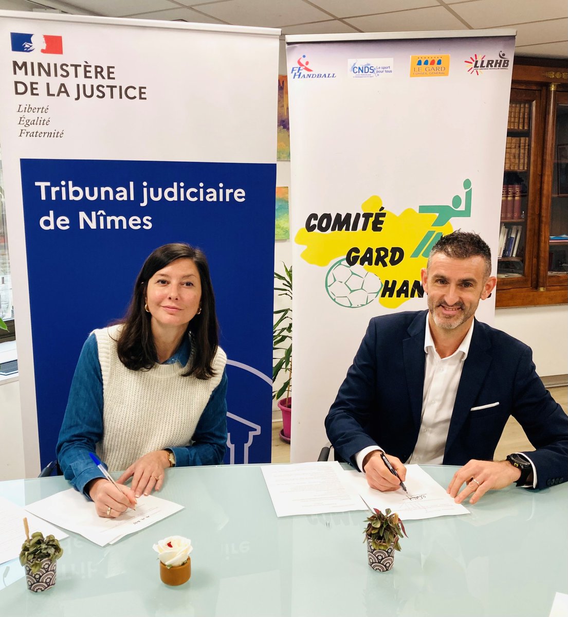 Saisir la balle au bond 🏐
Favoriser les signalements et prévenir les violences sur mineurs :
Signature entre le parquet de Nîmes et le comité du Gard de Handball d’un protocole relatif au signalement des violences sur mineurs ▶️5000 mineurs licenciés de handball dans le Gard