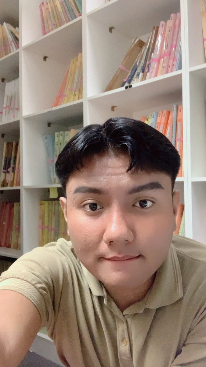 Alieque02's tweet photo. Tersnap gmbr masa nk bkk phone huhuhuhu btw have a nice day 😋 https://t.co/DbB3t3AJvj