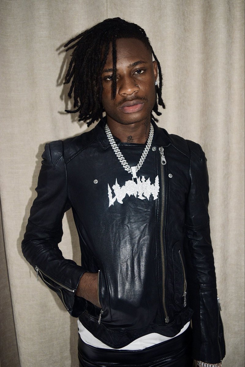 little snow☃️ 444 tweet media