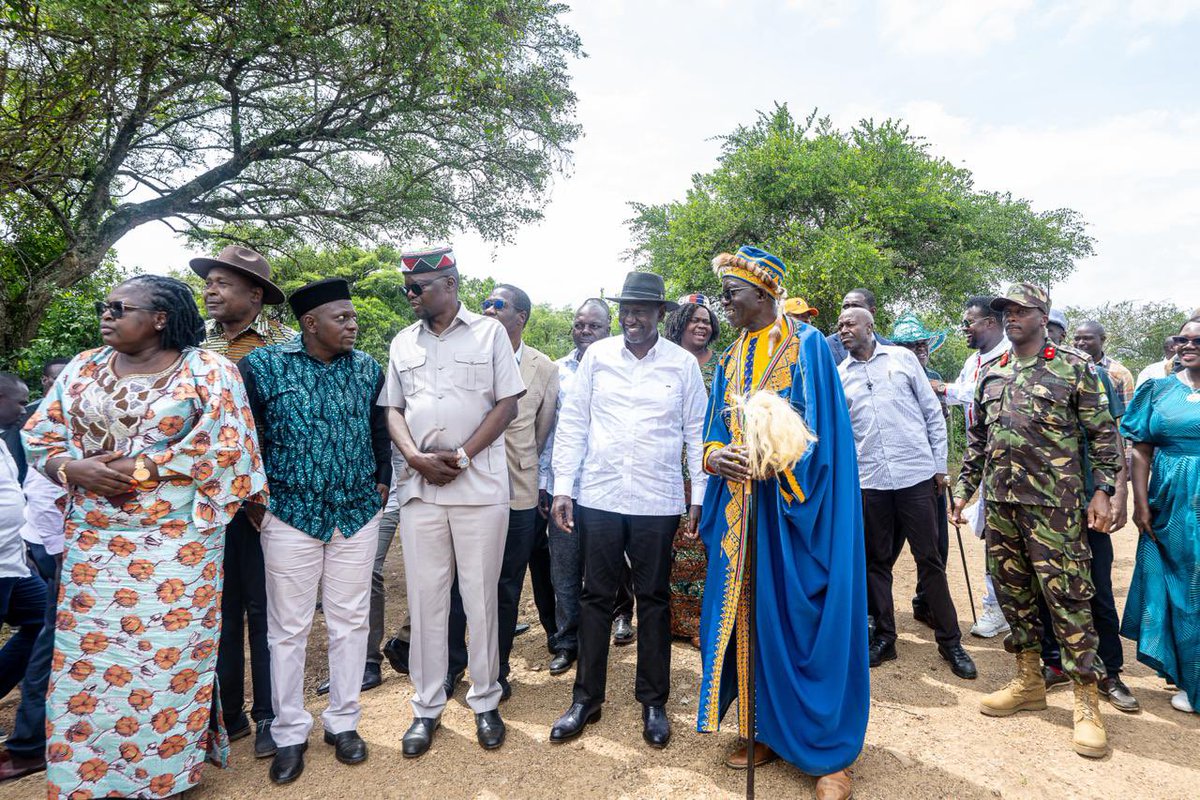 WilliamsRuto's tweet photo. Attended the 5th Piny Luo Festival at Senye Beach in Migori County, a vibrant celebration featuring boat riding, wrestling, pot racing, and swimming. https://t.co/2rFvL7DXOz