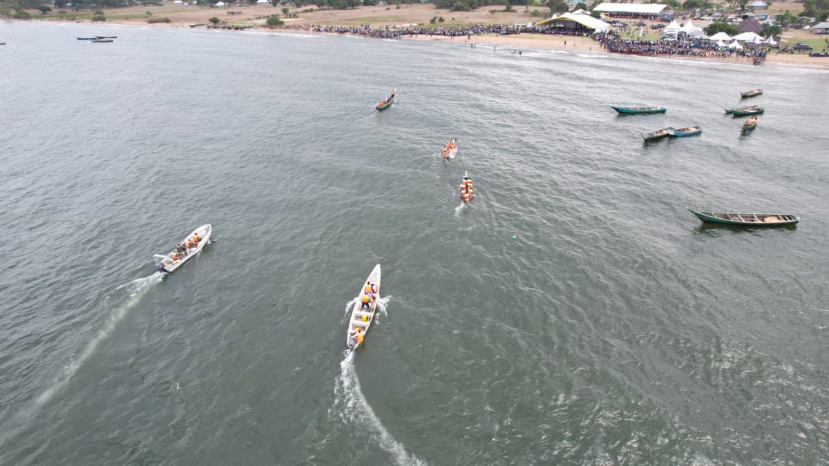 WilliamsRuto's tweet photo. Attended the 5th Piny Luo Festival at Senye Beach in Migori County, a vibrant celebration featuring boat riding, wrestling, pot racing, and swimming. https://t.co/2rFvL7DXOz