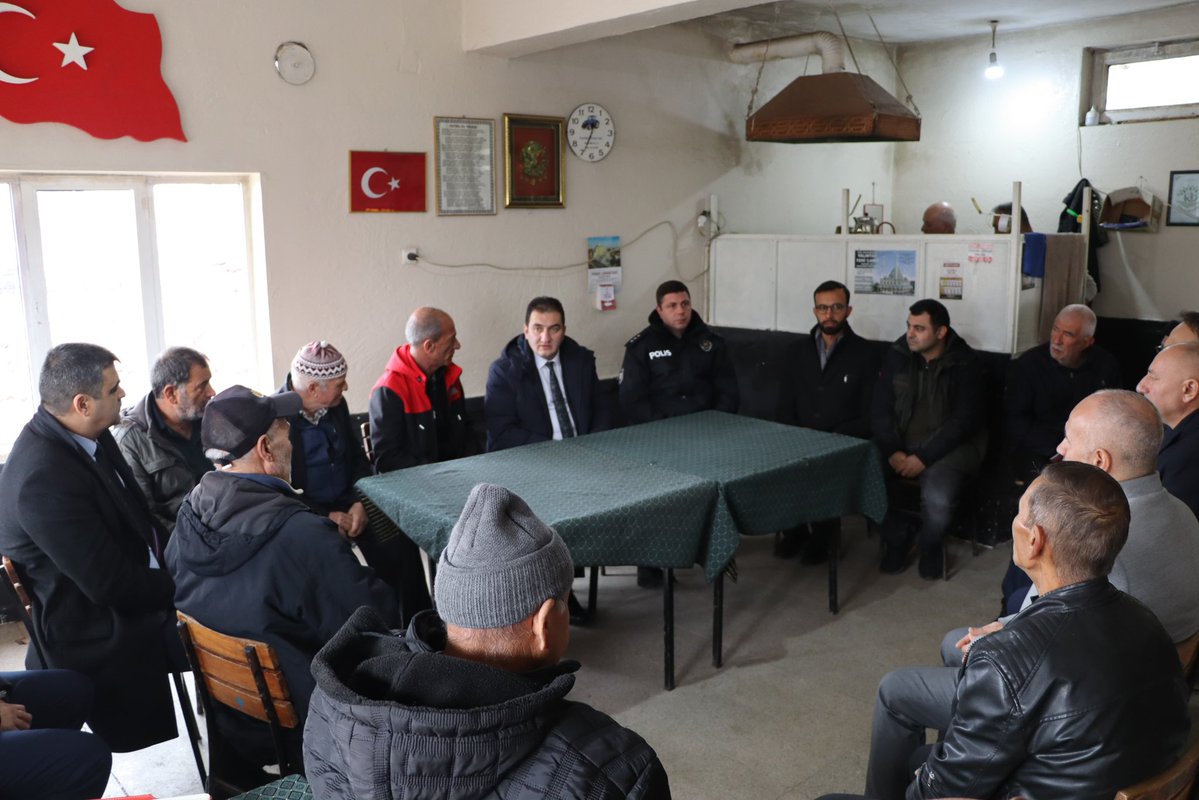 Kaymakamımız Adem TAŞPINAR,
kurum amirlerimiz ile birlikte Servet ve Eşeler Mahallelerimizde vatandaşlarımızla bir araya gelerek mahalle halkının istek ve taleplerini dinleyip,
Mahallelerimizdeki kıymetli yaşlılarımızı ziyaret etti.