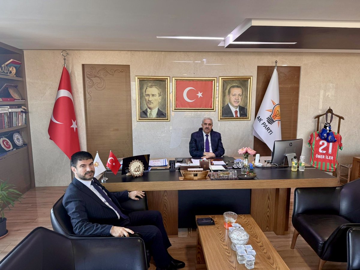 Huzur ve kardeşlik vizyonu ile ilimizi ziyaret eden AK Parti Rize İl Teşkilatımızı Diyarbakır’da ağırlamaktan büyük memnuniyet duyduk. Diyarbakır’dan son derece güzel izlenimlerle ayrılmalarında önemli katkıları olan AK Parti Diyarbakır İl Başkanımız Sayın Ömer İler’i  makamında
