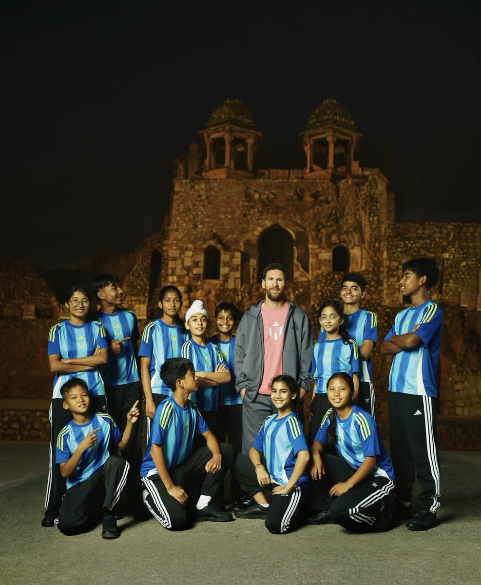 WeAreMessi's tweet image. Leo Messi in a shoot for adidas India 🩷😍